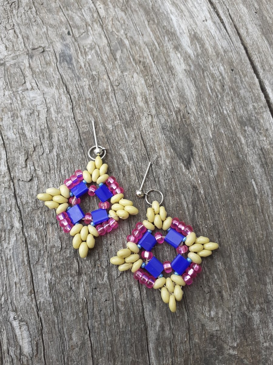 náušnice čtverce ve žluté