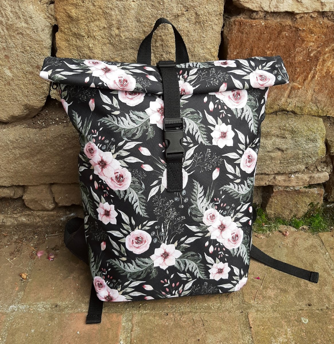 ROLOVACÍ BATOH - RŮŽIČKY