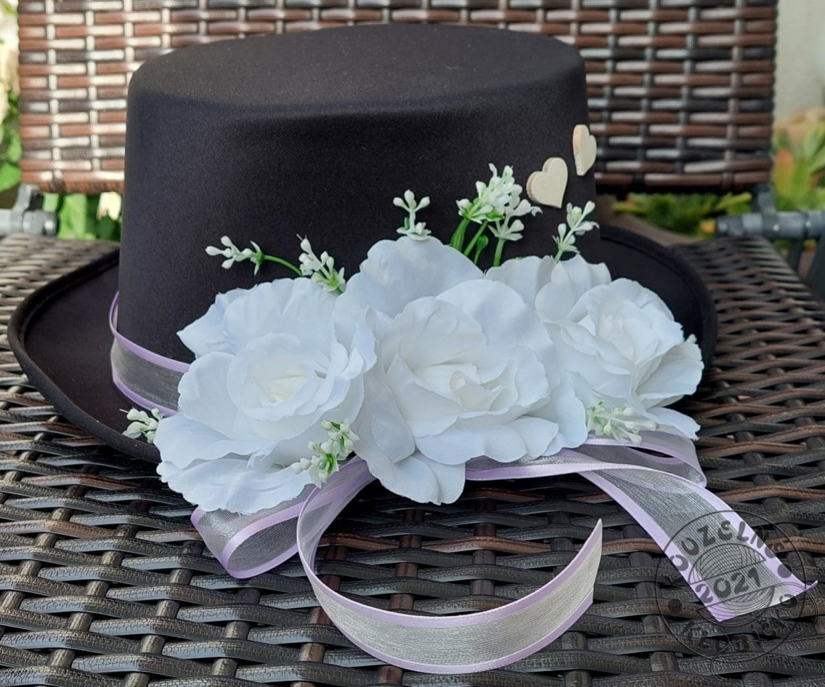 Cylindr na auto černý zdobený růžemi a srdíčky/výběr barvy stuhy