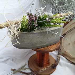 Betonový květináč s úchytem " Ovál "