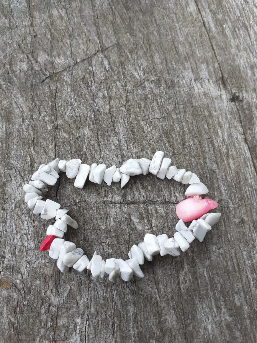 náramek ze zlomků howlit s růžovou