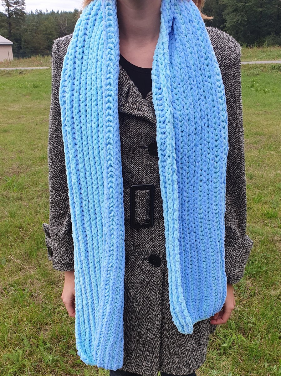 Modrá dvoubarevná šála