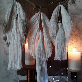 Andělský závěs na pozlacené větvi