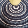 Ručně háčkovaný koberec z recyklované příze v odstínech modré průměr cca 72 cm