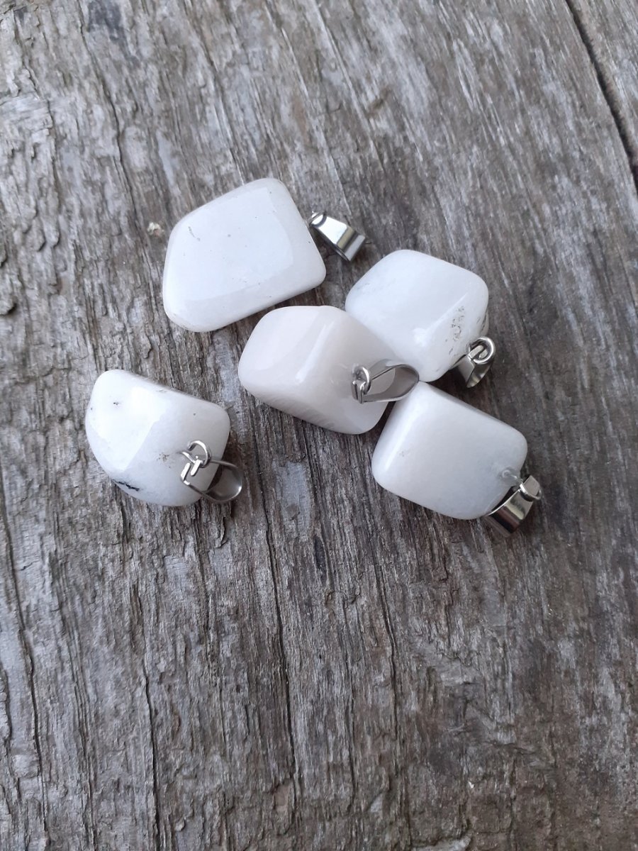 přívěsek jadeit bílý valoun