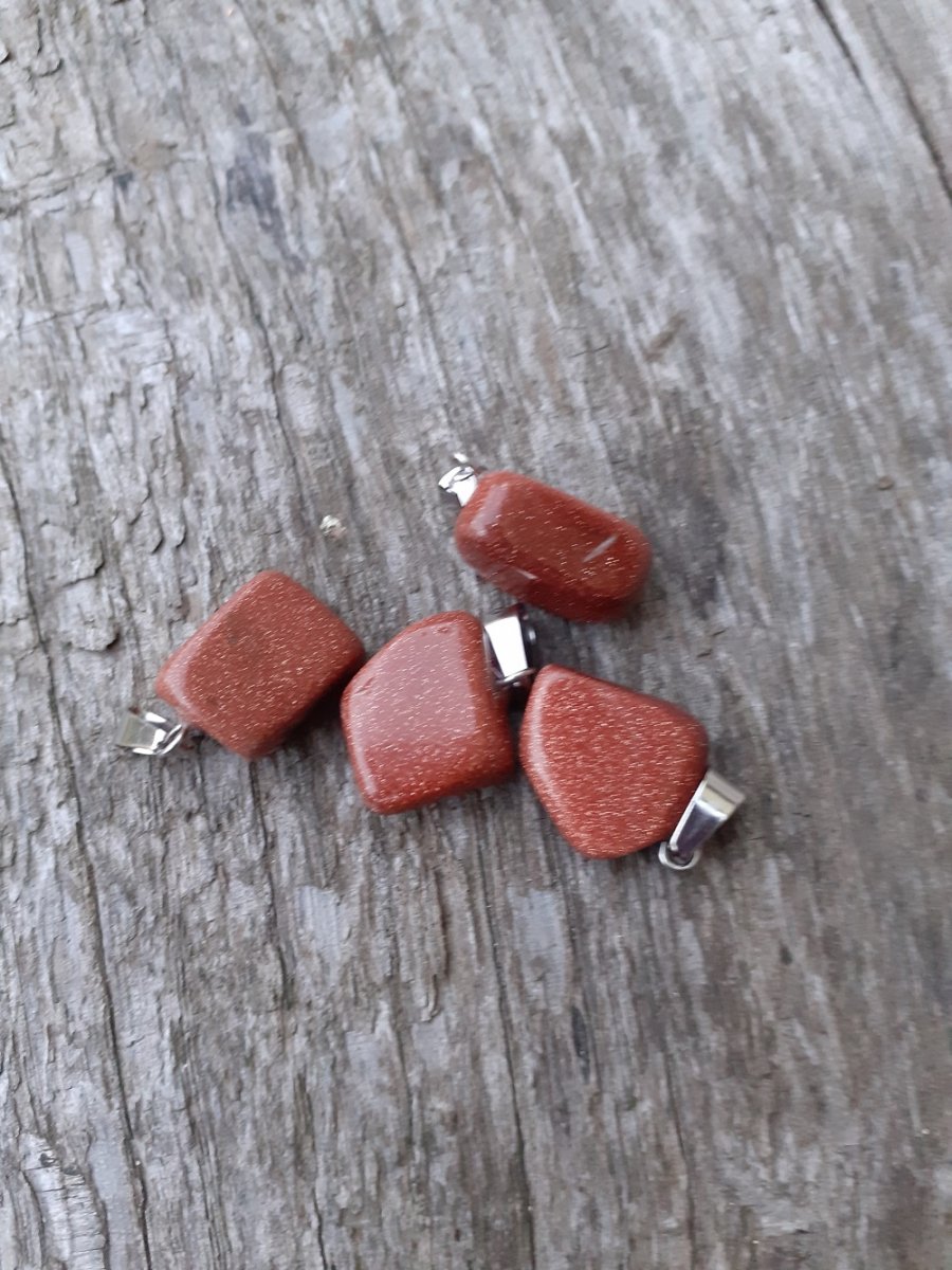 přívěsek sluneční kámen valoun