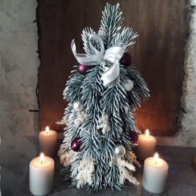 Zasněžený stromeček na sváteční stůl