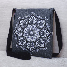 Originální černobílá taška s mandalou