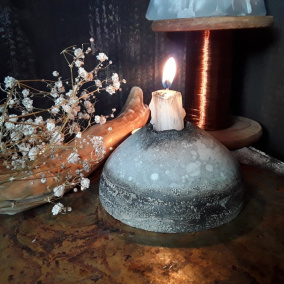 Betonový stojan na štíhl. svíčku "Struktura+patina