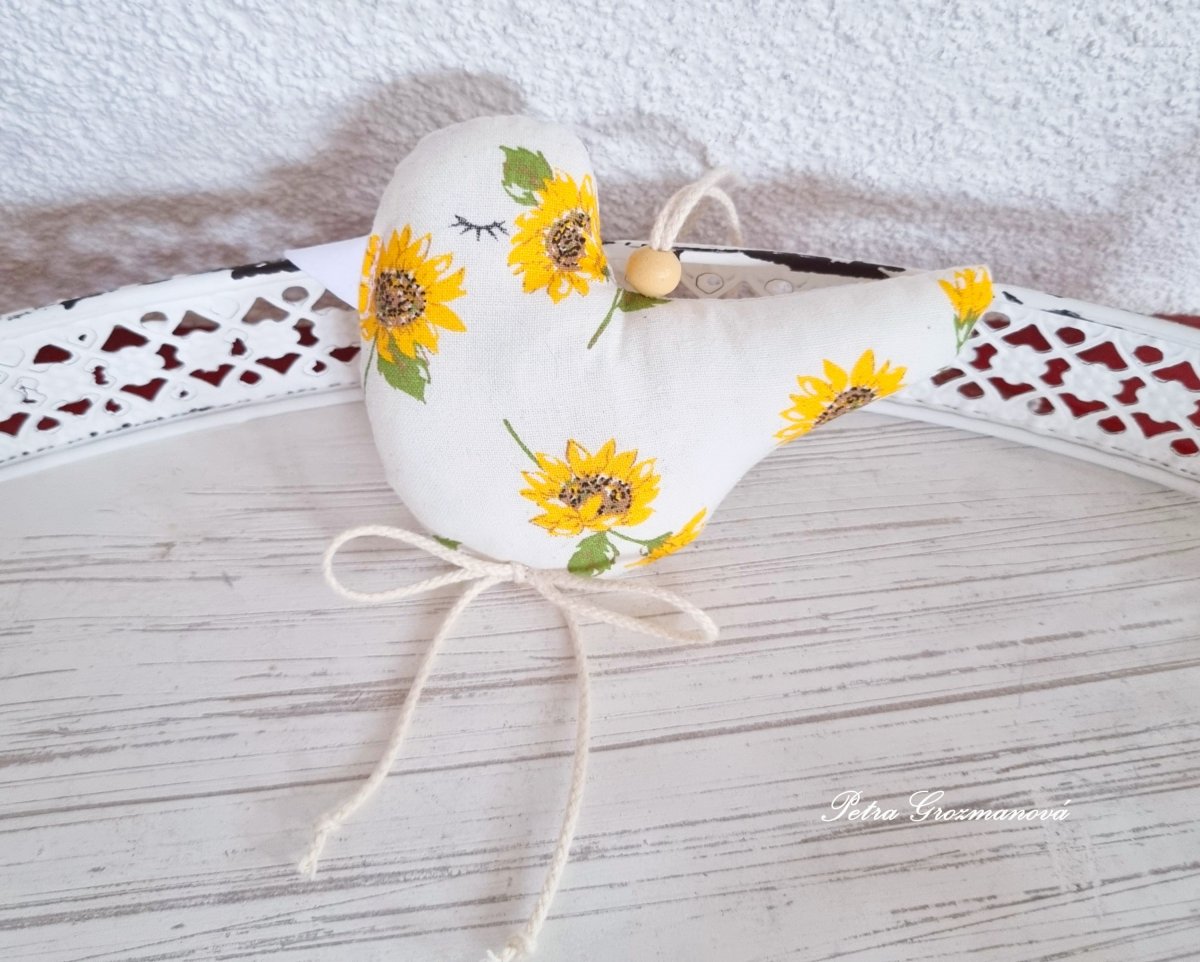 Dekorační ptáček k zavěšení.