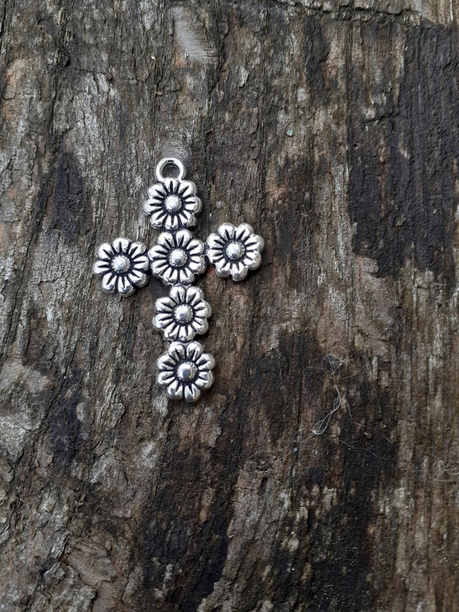 křížek s kytičkami