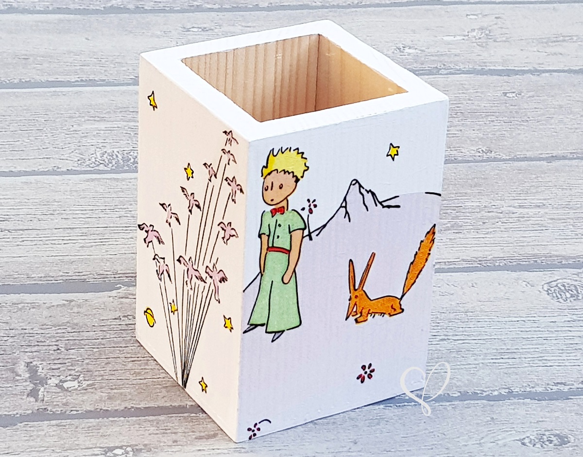 stojánek ze dřeva na pastelky a tužky Malý princ