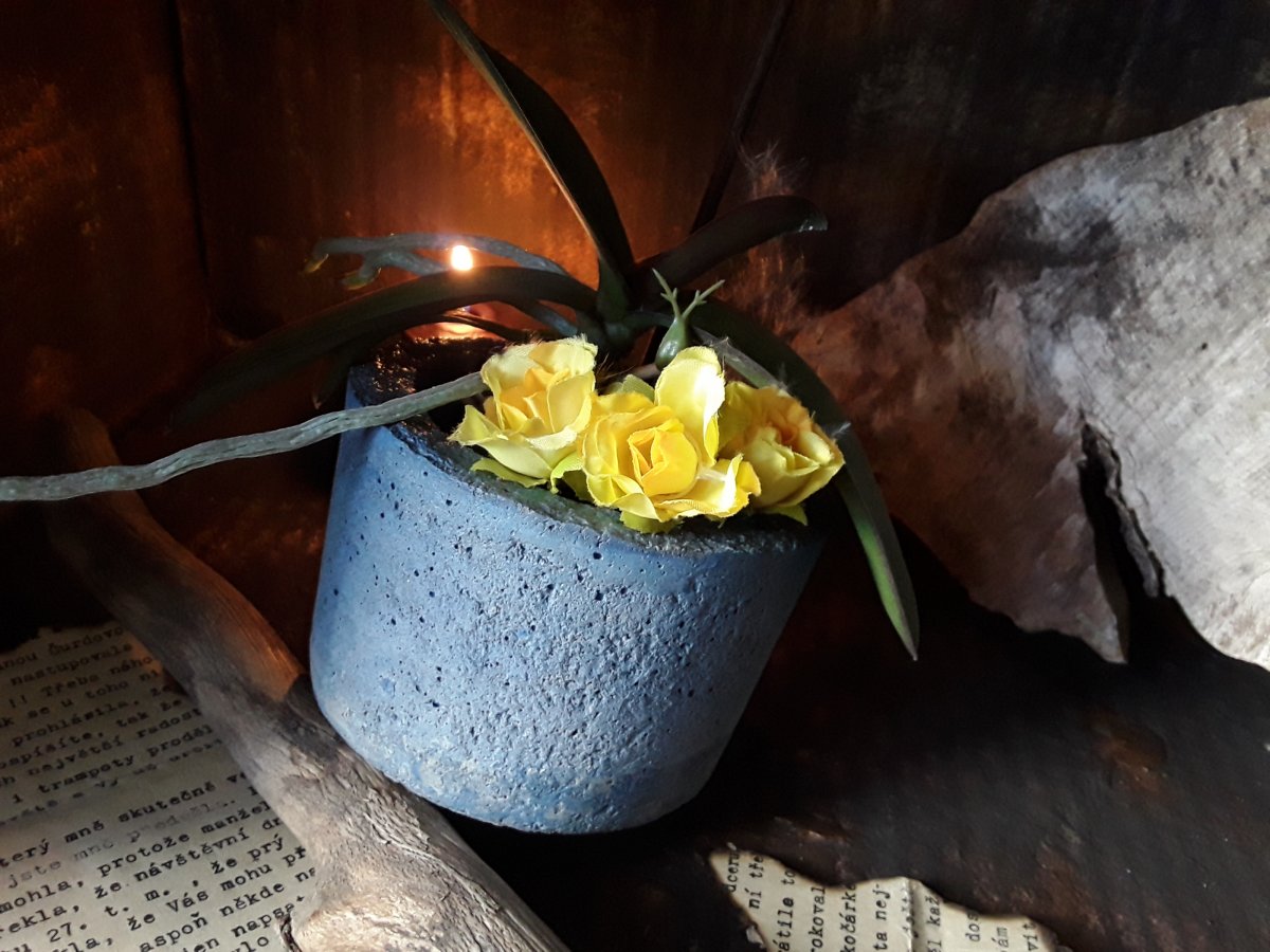 Betonový květináček 