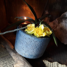 Betonový květináček " Světle modrý "