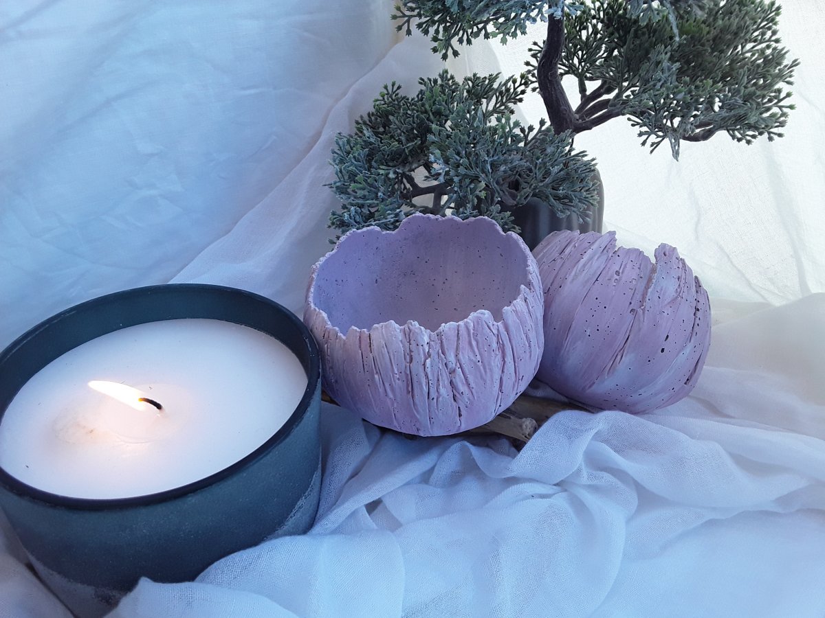 Betonový svícen-skořepina "Pudrová růž."