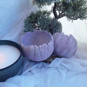 Betonový svícen-skořepina "Pudrová růž."