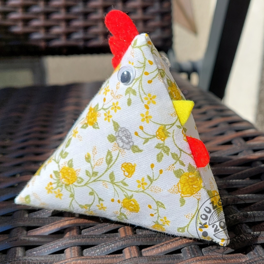 Slepičky bílé se žlutými a šedými růžičkami