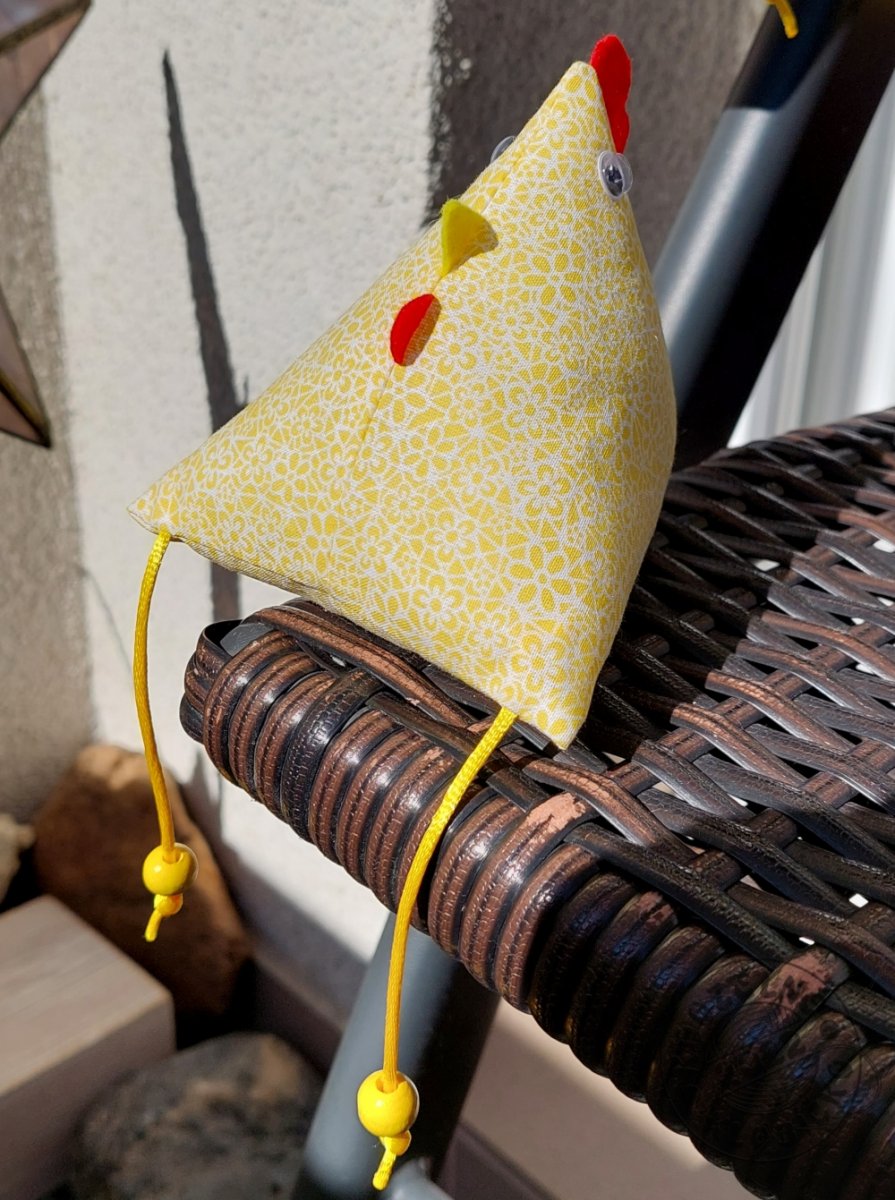 Slepička sedící vysoká 10 cm s kvítky