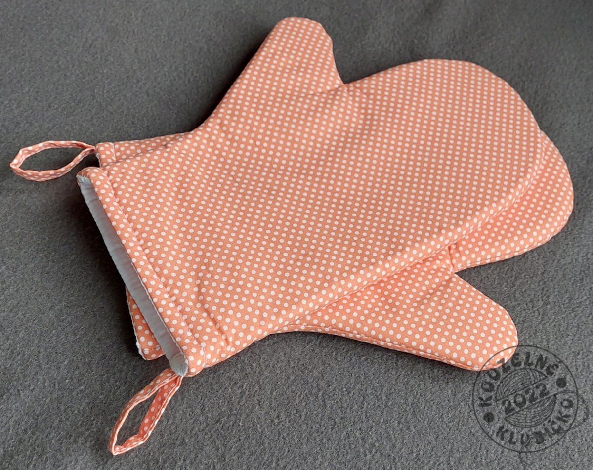 Chňapka Lososová s puntíky s poutkem a magnetem - cena za 1 ks