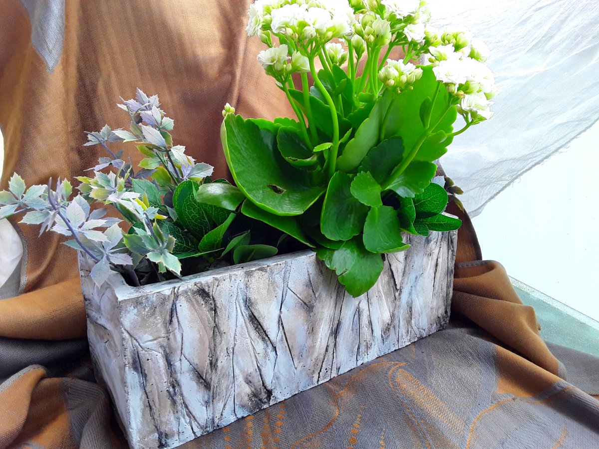 Betonový truhlík s dekorem