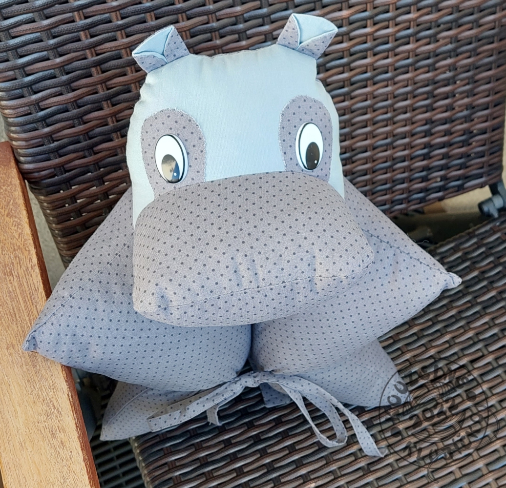 Polštářek Hrošík šedý s puntíčky