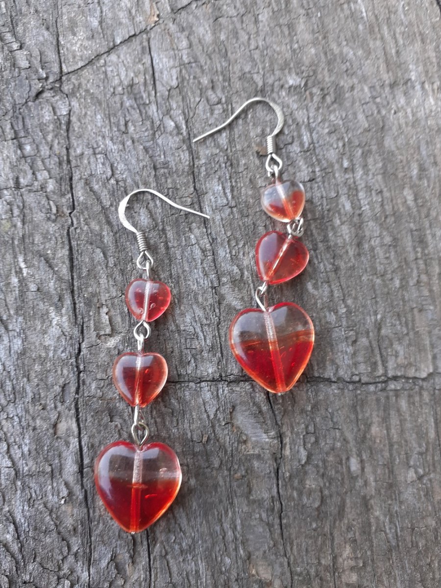 tři červená srdíčka