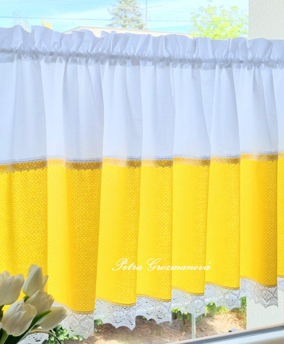 Kombinovaná záclonka, lemovaná bílou krajkou šíře 45 mm, 20 mm