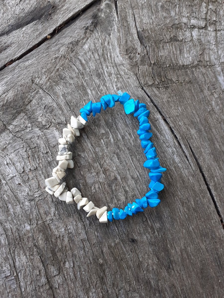 náramek ze zlomků howlit modrý