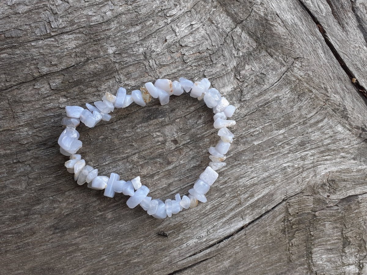 náramek ze zlomků krajkový achát