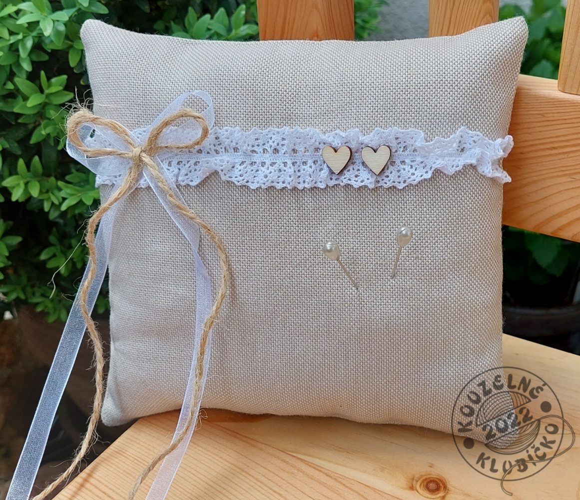 Polštářek pod prstýnky - režný s MINI srdíčky