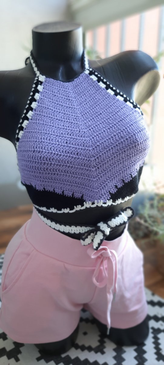 Háčkováný crop-top XS-S.