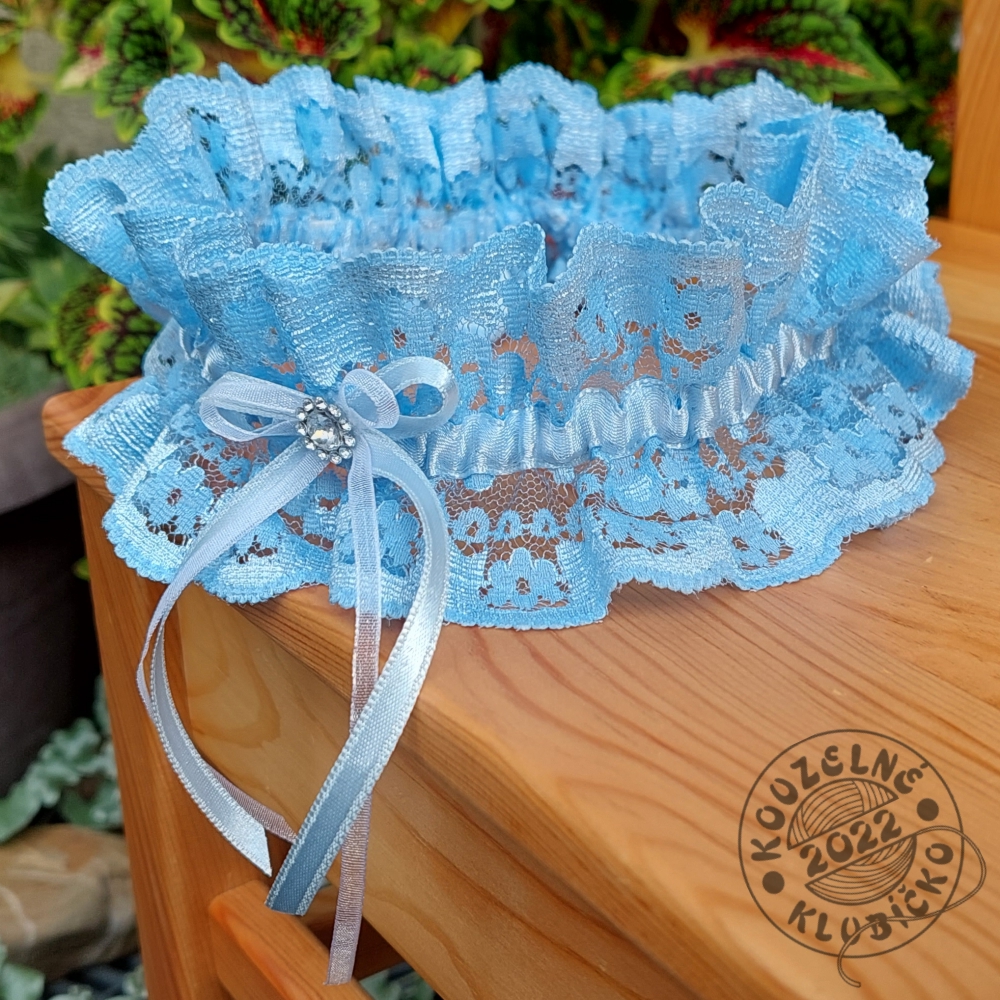 Modrý podvazek 75 mm s modrou stužkou a kamínkem