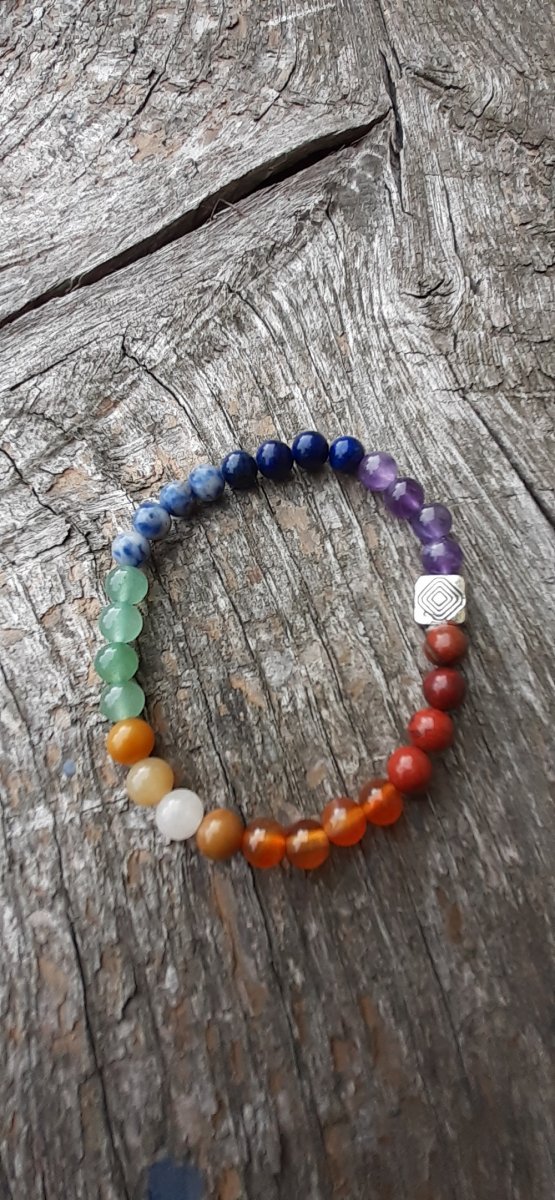 náramek čakrový s kovovým korálkem