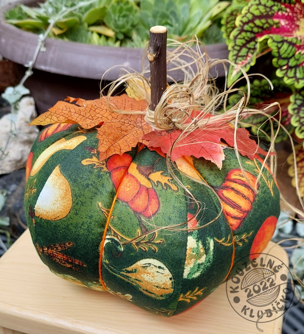 Šitá dýně TMAVĚ ZELENÁ S DÝNIČKAMI 