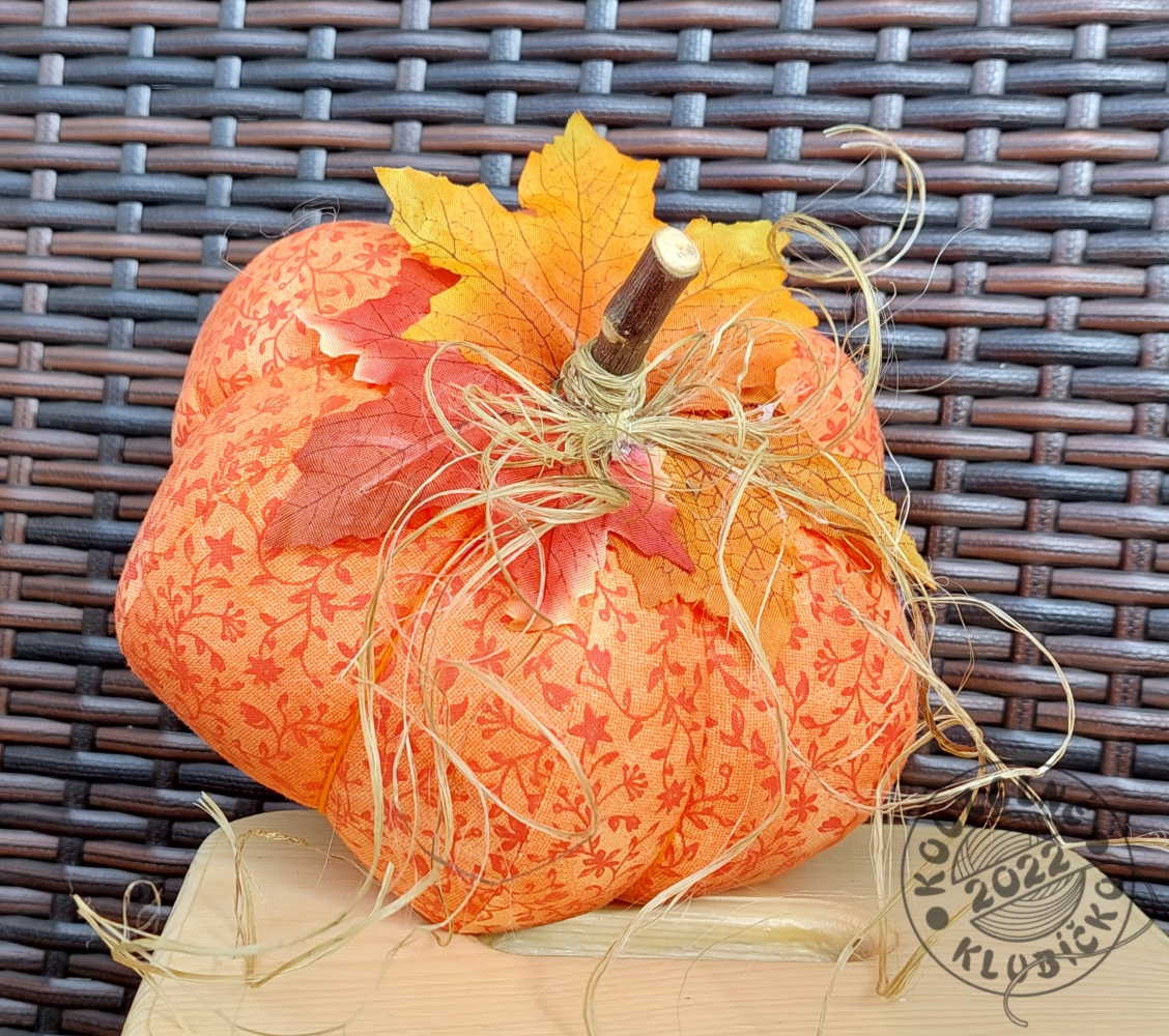 Šitá dýně ORANŽOVÁ S KYTIČKAMI 