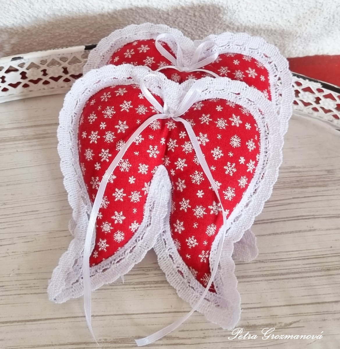 Andělská křídla s bílou krajkou 14,5 cm