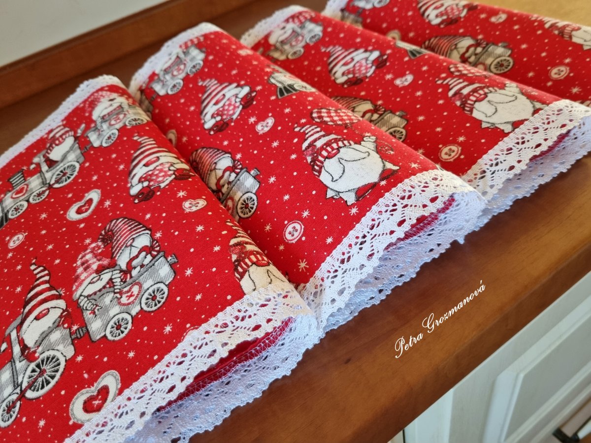 Běhoun ve Vánočním provedení, lemovaný bílou krajkou šíře 25 mm