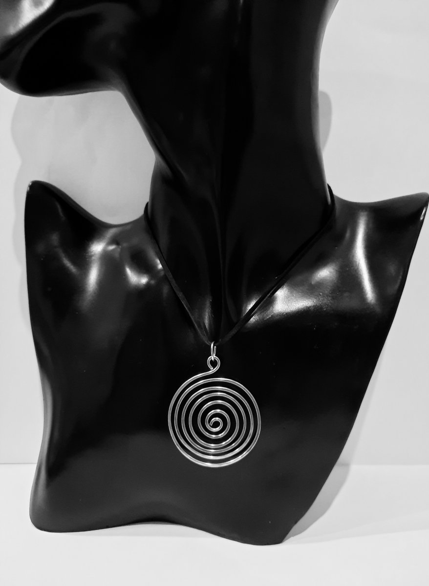 SPIRÁLA BYTÍ- přívěšek - chirurgická ocel na kůži