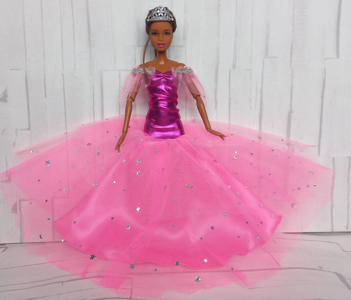 růžové šatičky pro Barbie