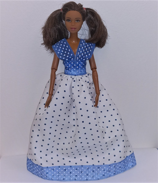 bílo-modré šatičky pro Barbie