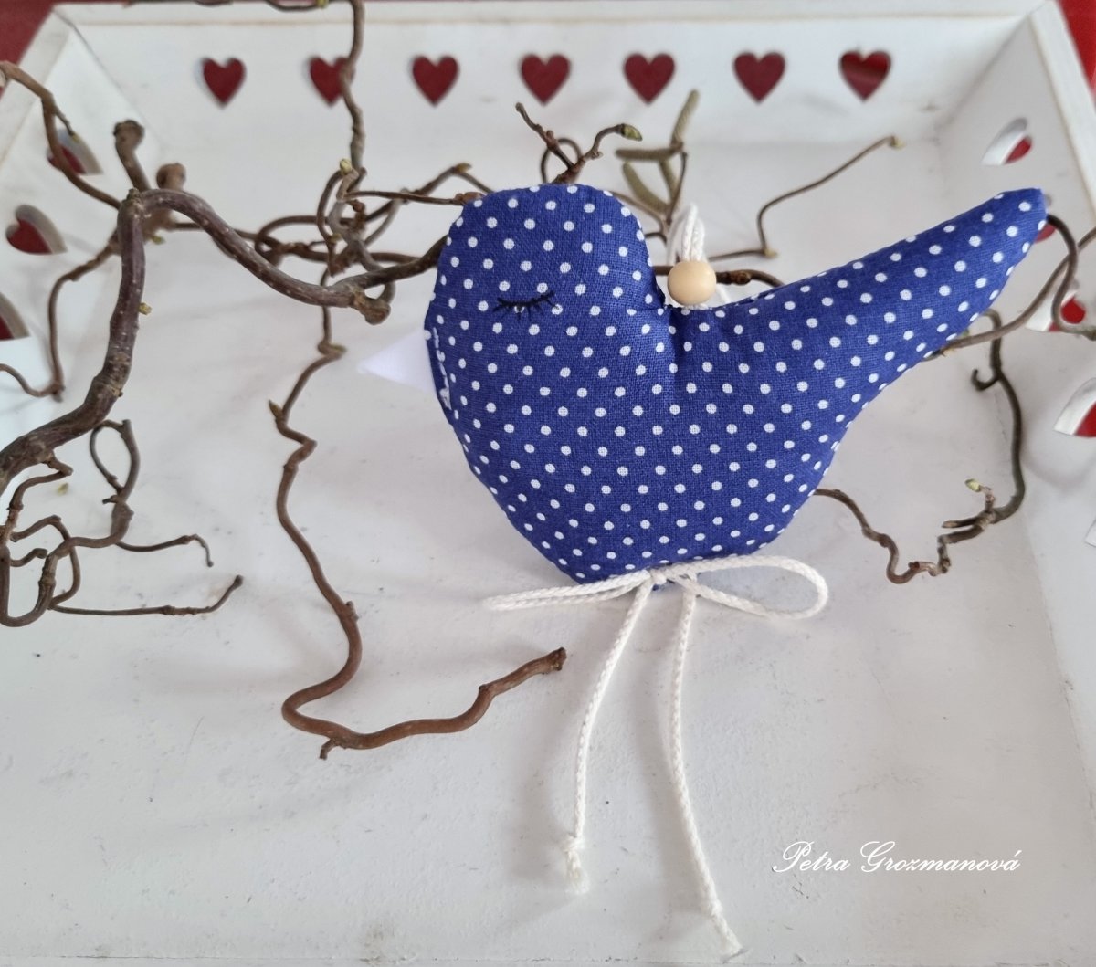 Dekorační ptáček k zavěšení.