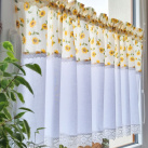 Kombinovaná záclonka, lemovaná bílou krajkou šíře 45 mm, 20 mm