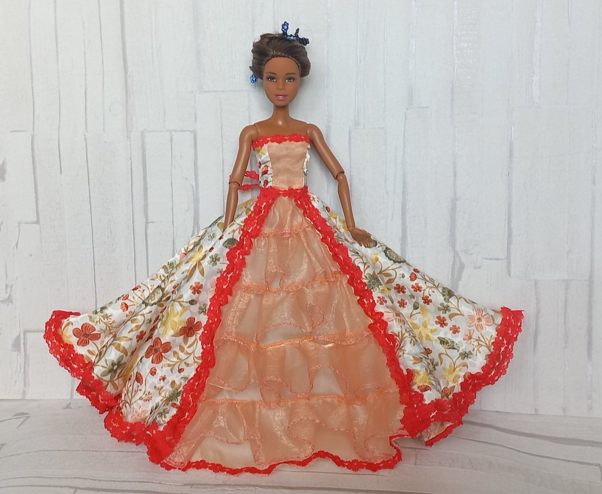 saténové šatičky s květy pro Barbie