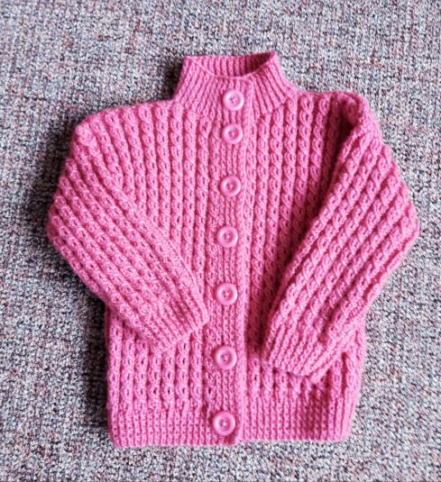 Pletený svetřík - tm.růžový