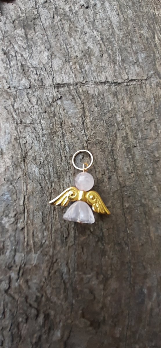 přívěsek z minerálu růženín 