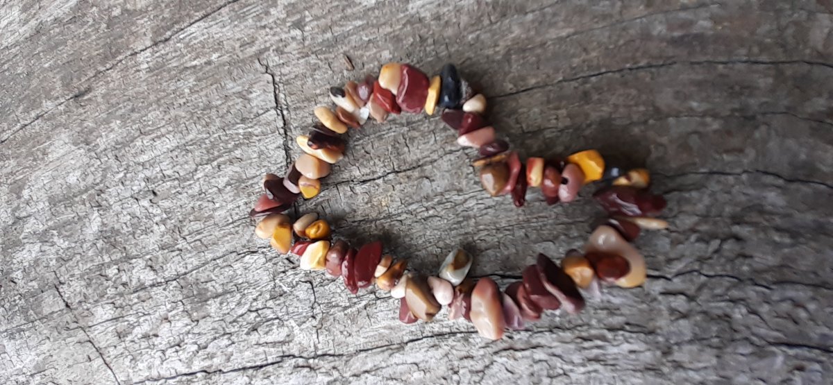 náramek ze zlomků tygřího oka