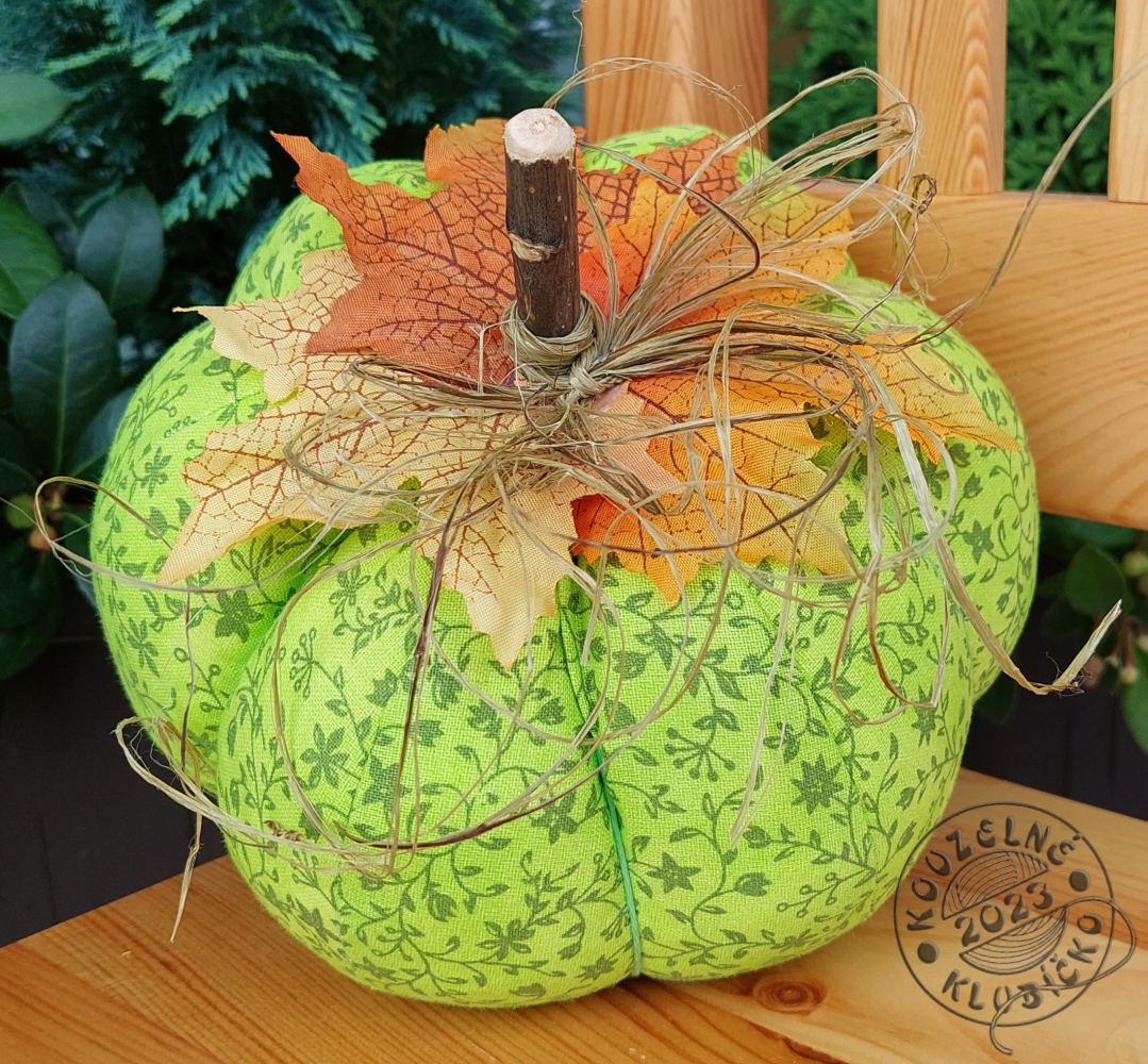 Šitá dýně ZELENÁ S KYTIČKAMI