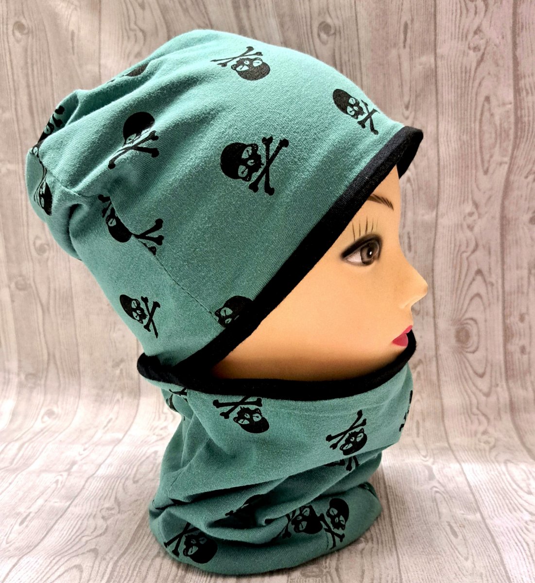 Čepice a nákrčník -lebky