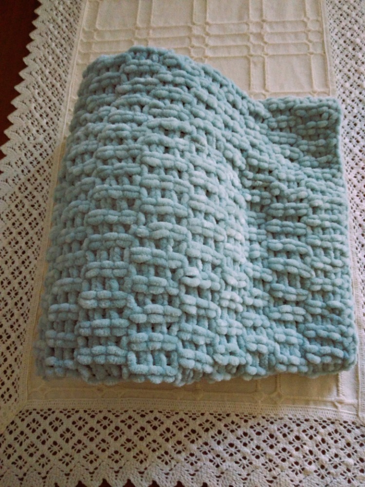 Ručně pletená žinylková deka pro miminko mentolová II.