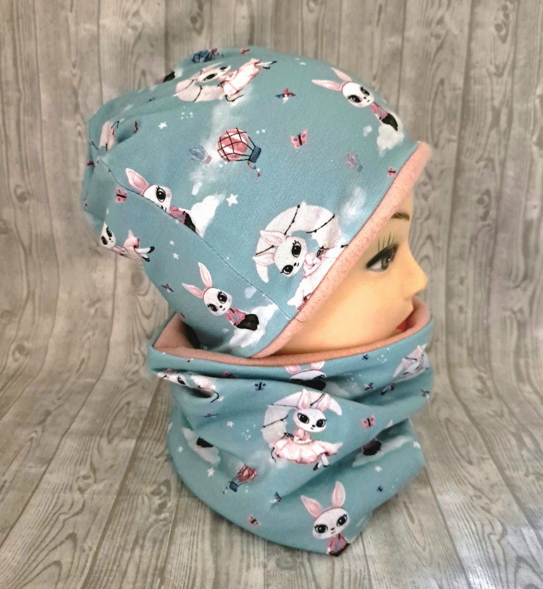 Čepice a nákrčník - zajíček velké oči 